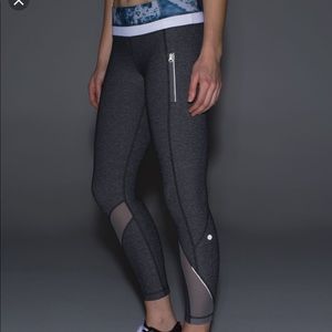 Lululemon all BLACK 25” lux yoga pants